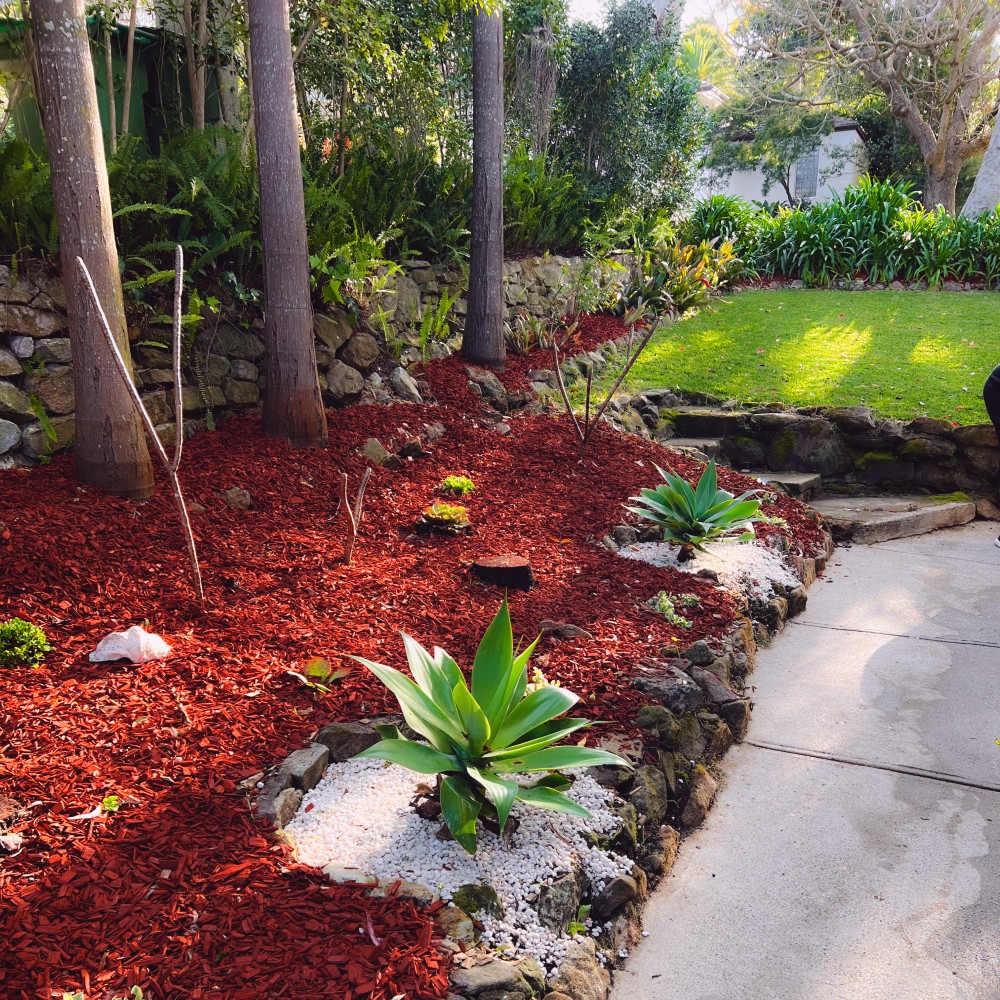 Redwood mulch can lift up traditional and Australian native-themed gardens Redwood mulch can lift up traditional and Australian native-themed gardens
